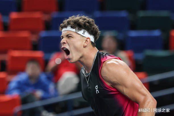 他在领奖台 他在领奖台